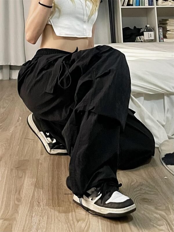 Women Cargo Pants Trendy Parachute Pants Elastic Waist Hiking Pants Lightweight Waterproof Baggy Joggers with Pockets